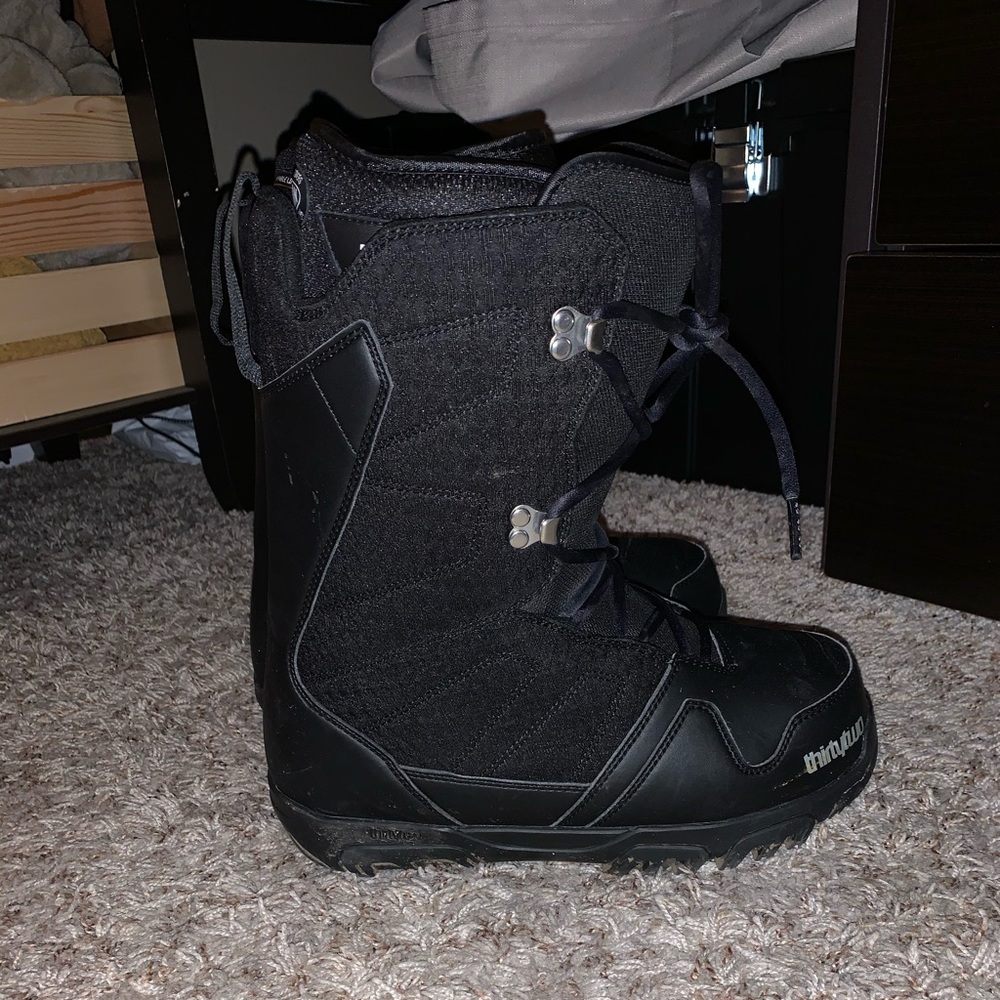 Snowboarding boots
